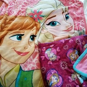 2 Disney Frozen Soft Blankets